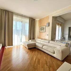  Appartement Puccini A 6 Minuti In Bus O Auto Dalla Stazione Italie